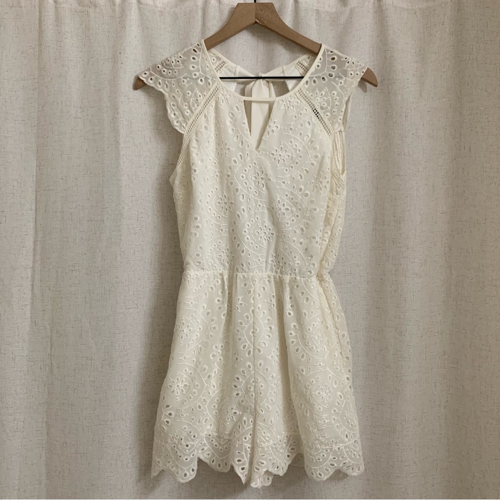 Express Cream Eyelet V Neck Flutter Sleeve Tie Back jumper Romper 2